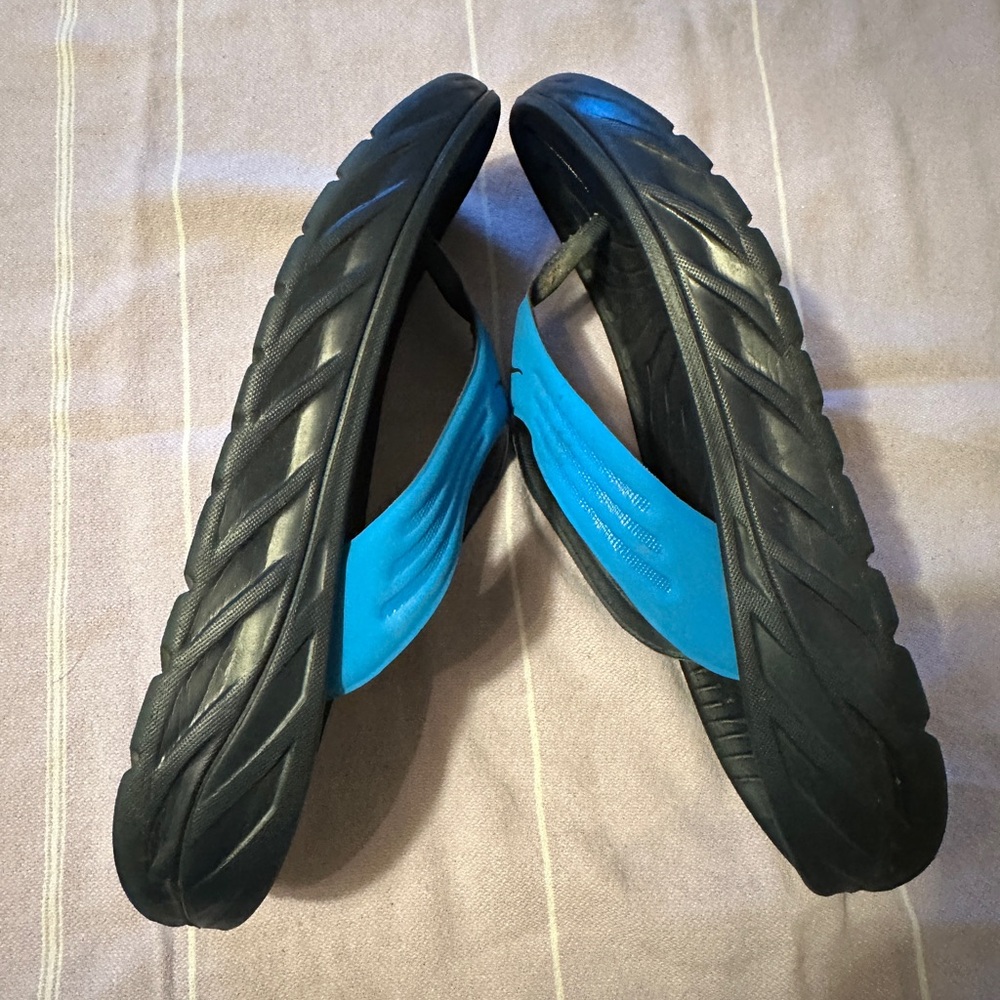 Hoka Ora recovery flip flops